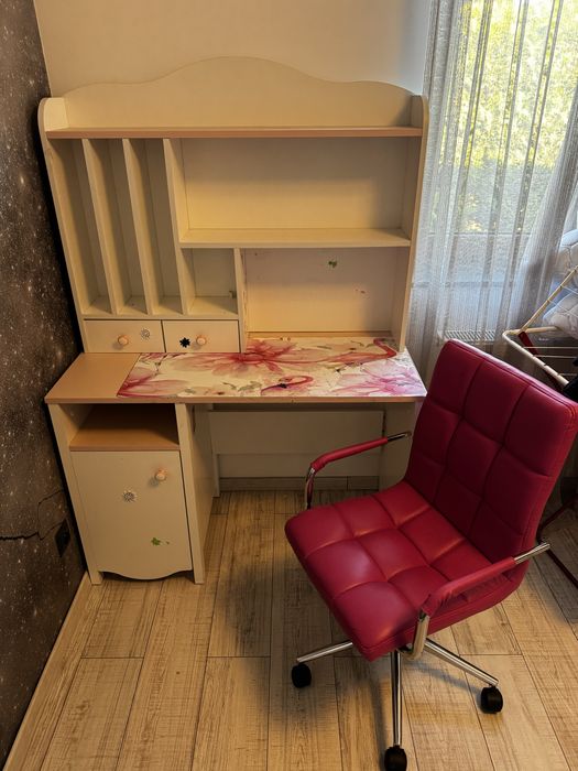 Biurko dla dziewczynki wraz z fotelem