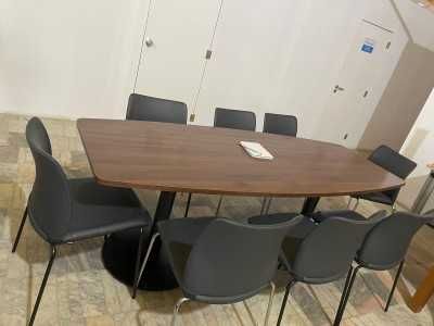 Mesa de Reunião com Cadeirões
