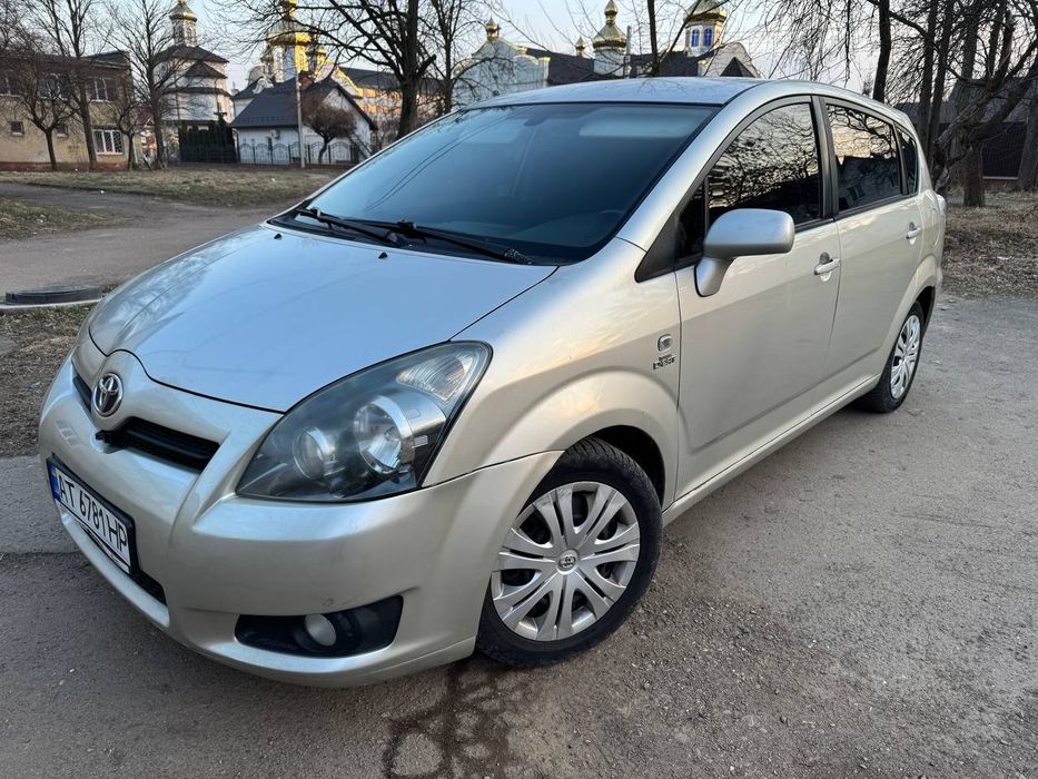 Тойота королла версо 2007року 2.2дизель