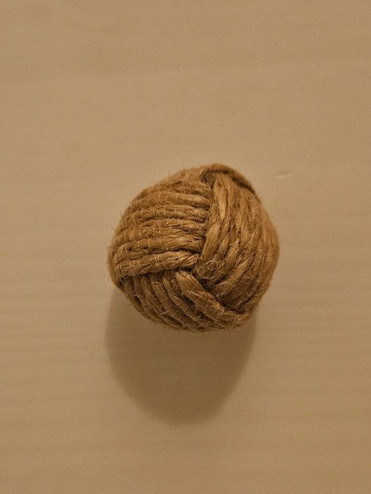 Cómoda IKEA Hemnes com puxadores da Zara Home