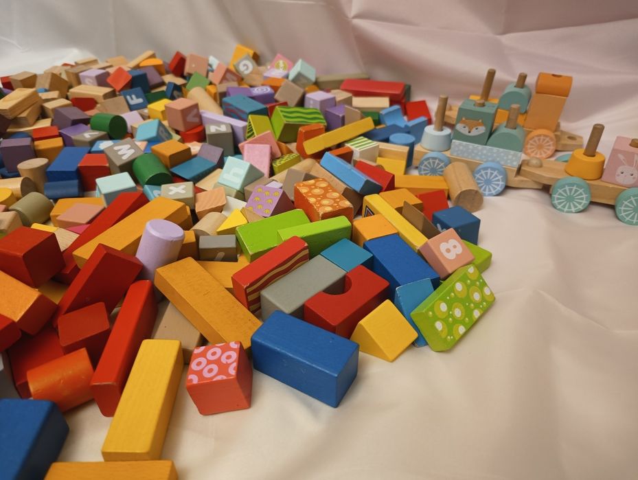 Klocki drewniane ok 350 sztuk, około 6,8kg