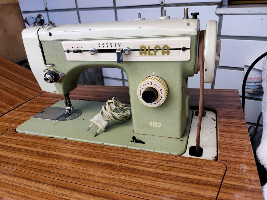 Máquina costura Alfa 482