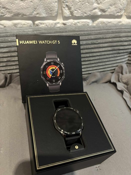 Hyuaway Watch GT5