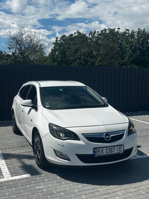 Opel Astra J 2011