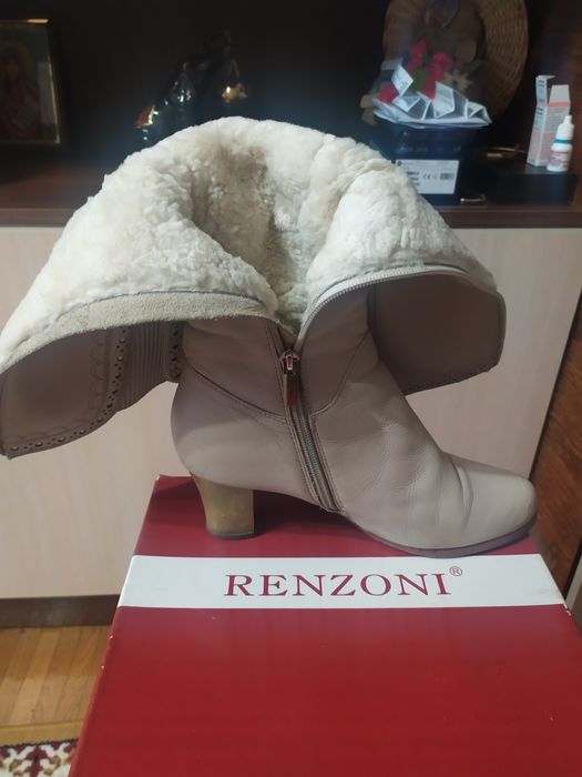 Чоботи жіночі молочного кольору