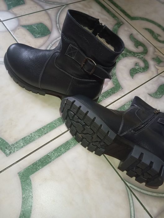 Чобітки зимові жіночі.