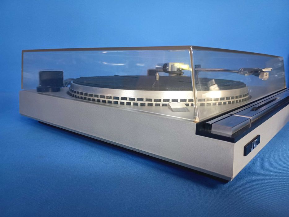 gira-discos JVC L-A55