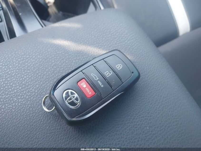 Toyota Camry 80 Hybrid SE 2024
