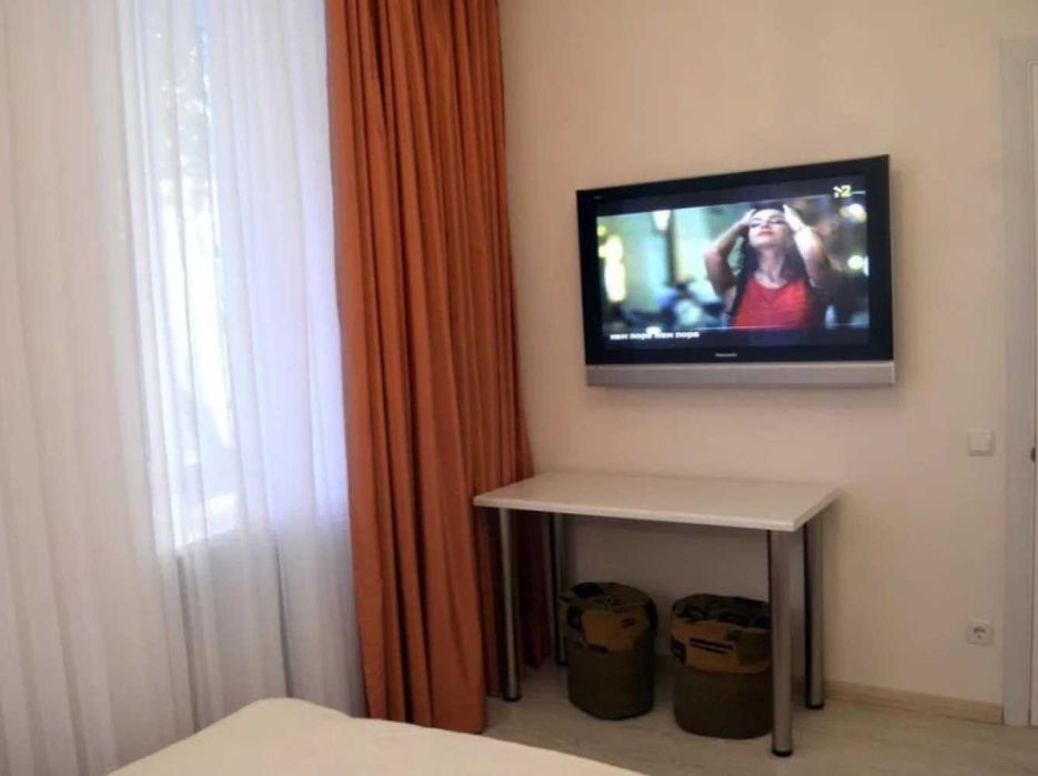 Продам двухкомнатную квартиру с ремонтом и АГВ.Центр/Базарная