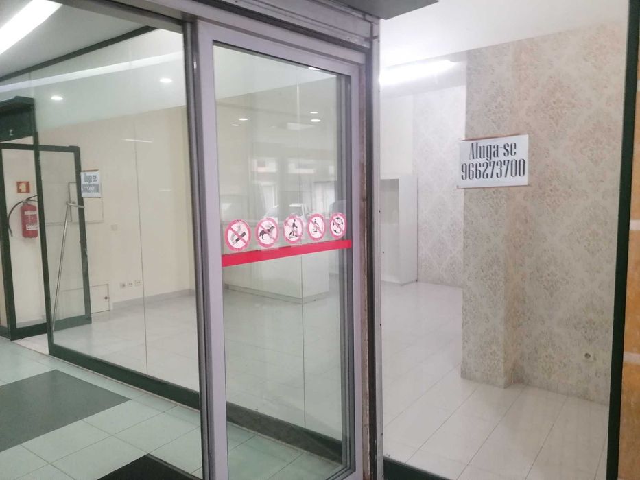 Aluga- se loja centro comercial da vinha