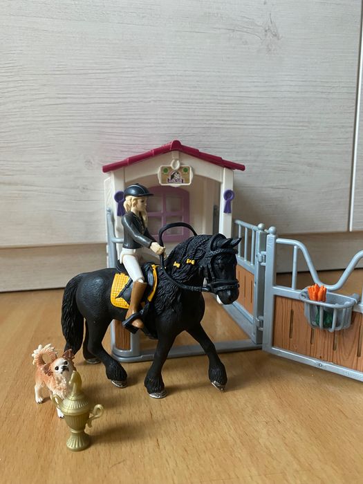 Schleich boks dla konia z jeźdźcem