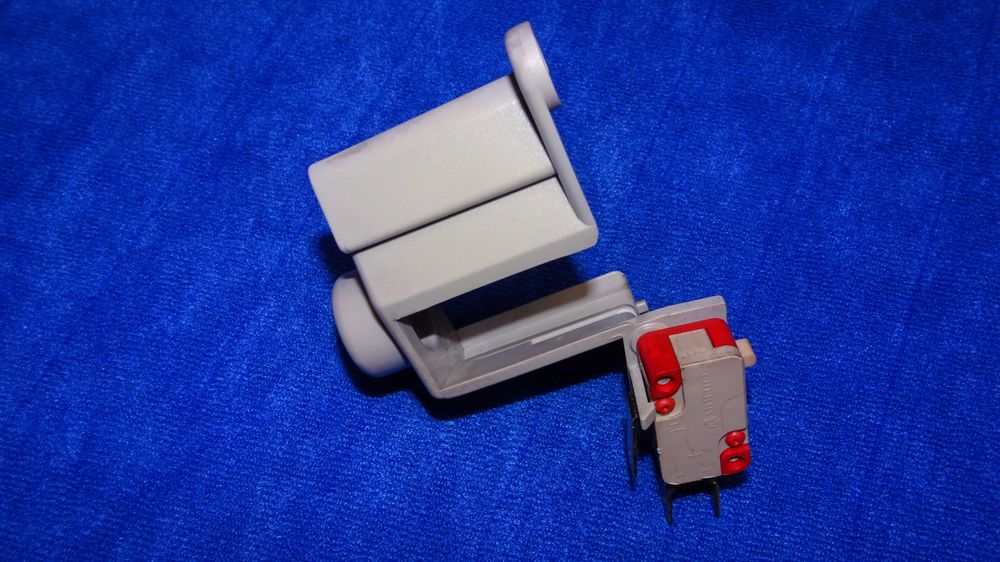 Mikroprzełącznik z obudową do ekspresu Jura Impressa E75.