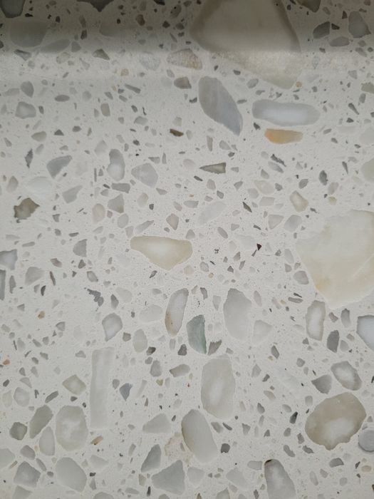 Okno z demontażu 117 x143 cm z parapetem