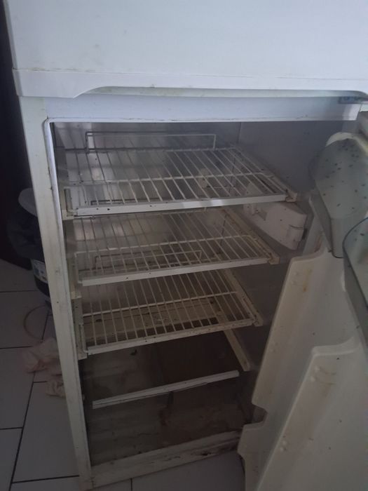 Frigorífico Com congelador