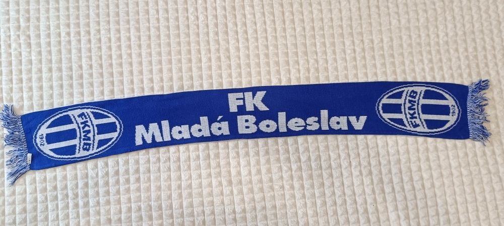 FK Mlada Boleslav szalik piłkarski sportowy używany