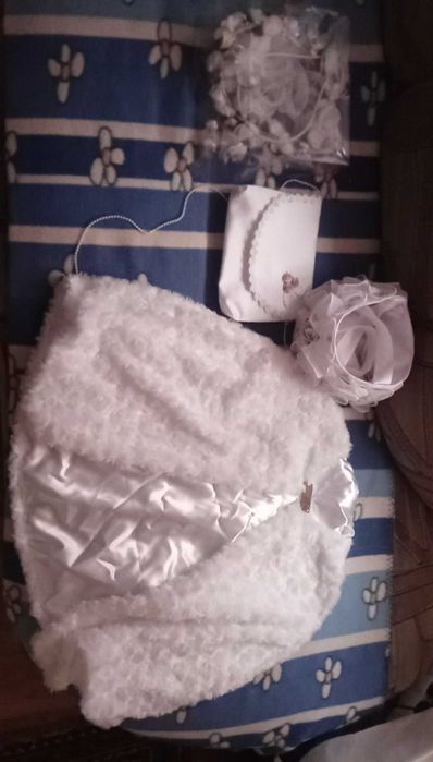 Sprzedam albę rozmiar 140 wraz z dodatkami.