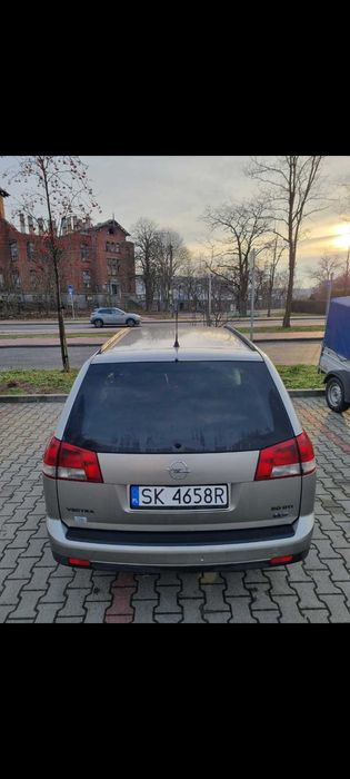 Opel Vectra. Dziel 2l. 2004 roku.