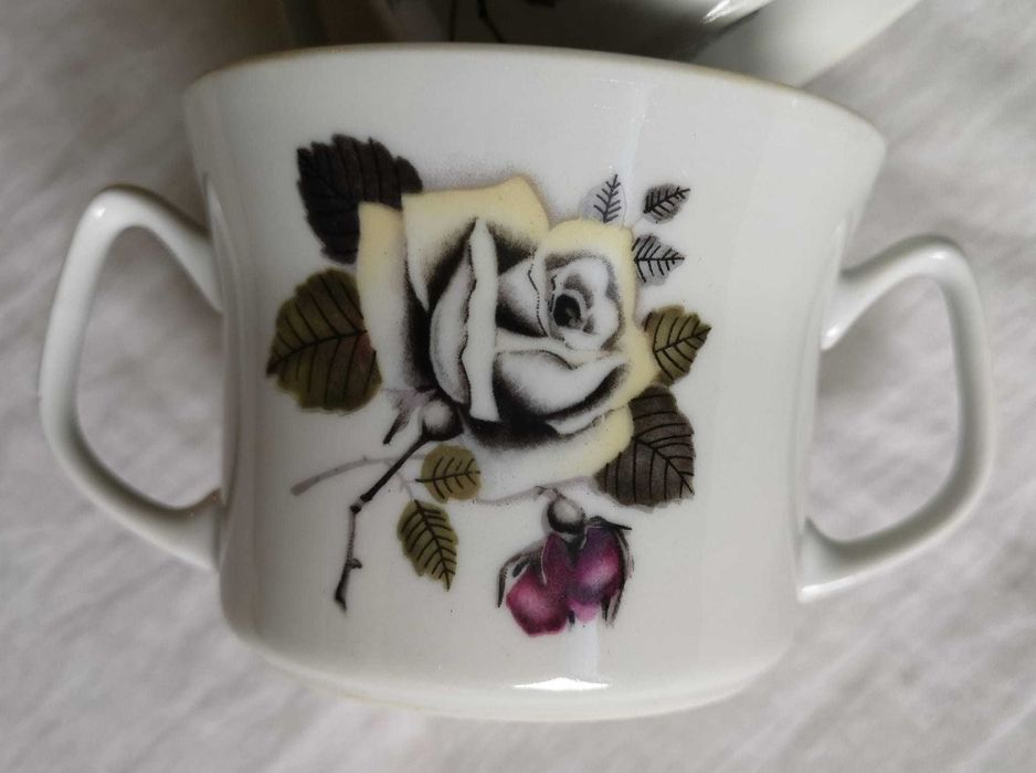 Komplet bulionówek - bulionówki porcelana Włocławek - dla 4 osób