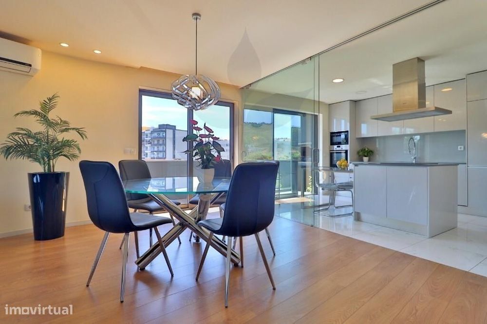 Apartamento T4 em Celeirós | 4 Suites | Garagem para 2 Viaturas