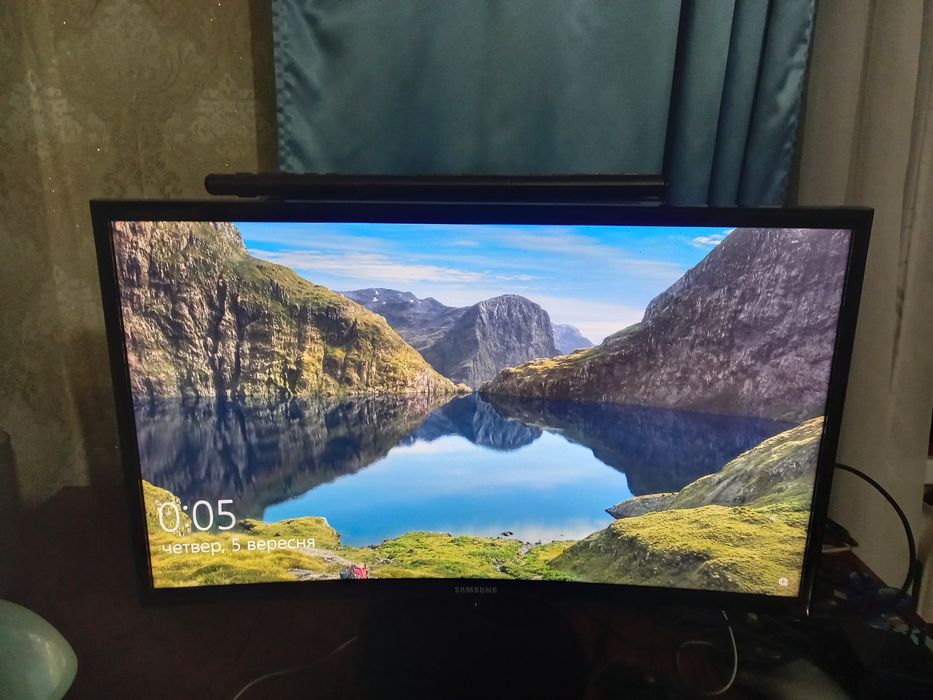 Монітор вигнутий  Samsung C24F390FHI