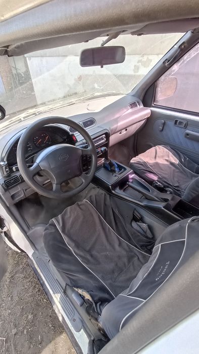 Nissan venete 2000рік