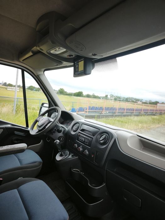 Renault Master Automat 6 osobowy 2.3d 150 km  Hak 3500  na bliźniaku