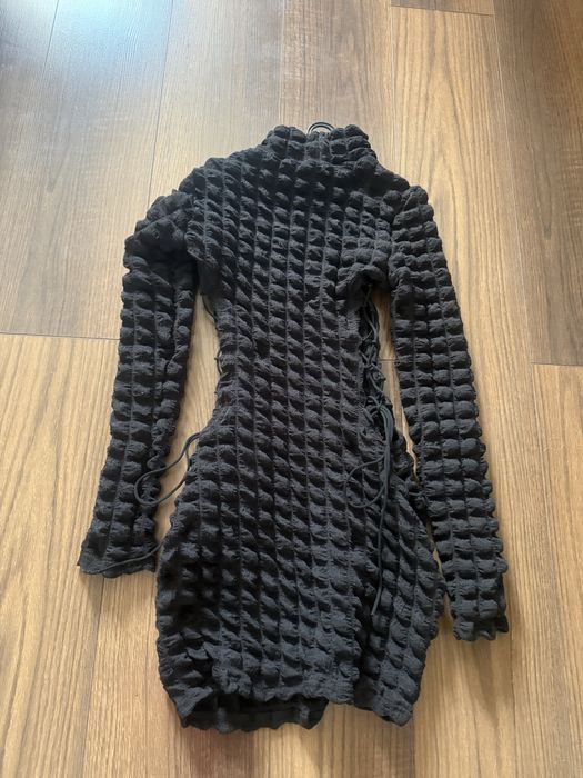 Czarna sexy sukienka mini sznurowana na bokach xa s