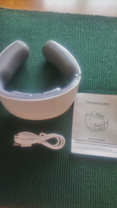 Elektryczny masażer pulsacyjny.
