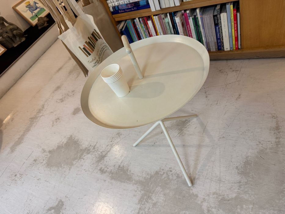 Conjunto de 4 cadeiras e mesa de café / design Nórdico / Marca HAY