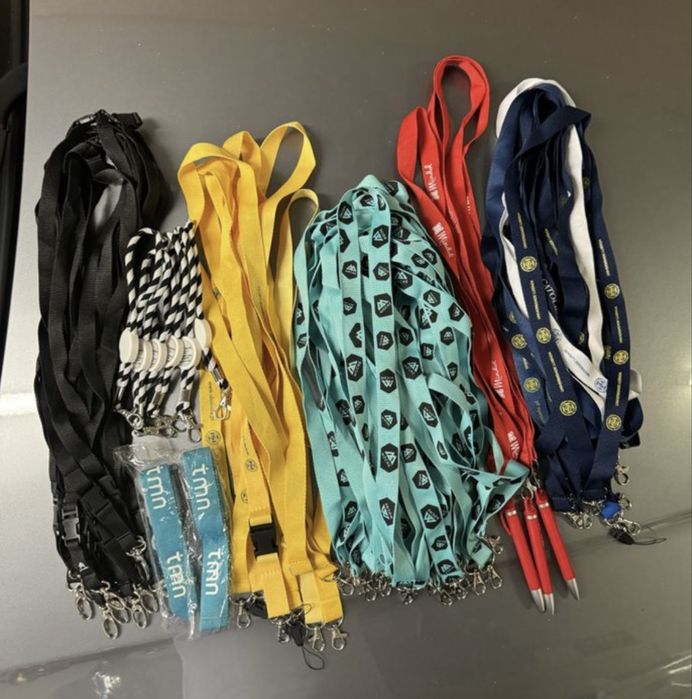 Vendo ou troco 70 fitas de pescoço por usar