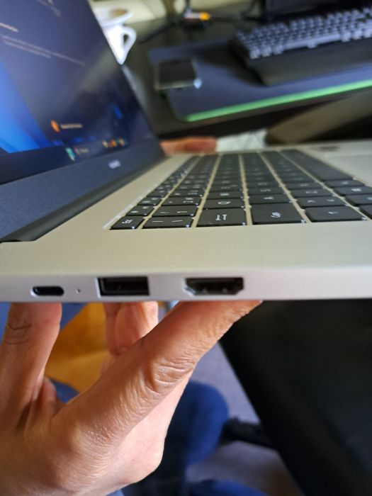 Portátil Huawei BOM-WXX9 com cerca de 1 ano de uso sem marcas de uso