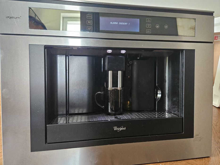 sprzedam używany ekspres do kawy do zabudowy Whirlpool iXelium ACE102