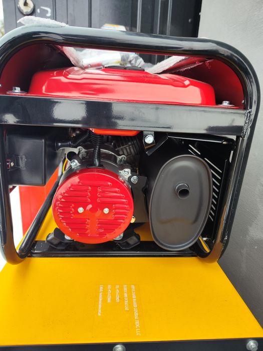 Генератор газ, бензин 3.8КВ  220-380