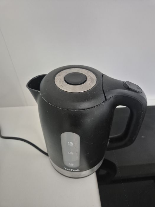 Chaleira elétrica Tefal 1,7L – Bom estado e totalmente funcional