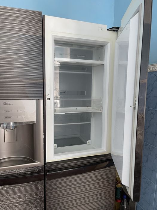 Продаю холодильник LG дводверний з льодогенератором