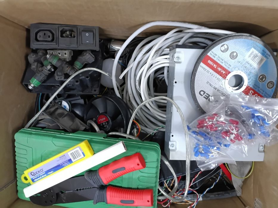 Mix karton elektroniki