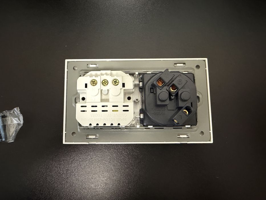 Розетка подвійна з USB нова