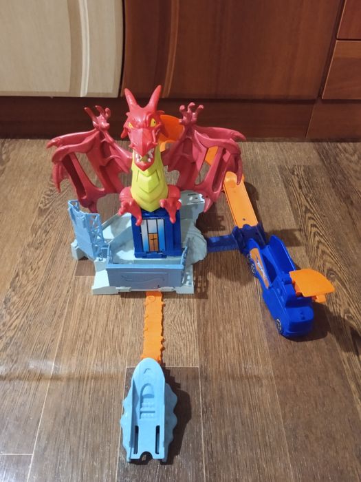 Трек Хот Вилс Дракон и Акула