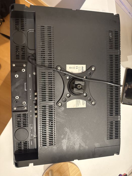 TV mitsai funcional com suporte de parede
