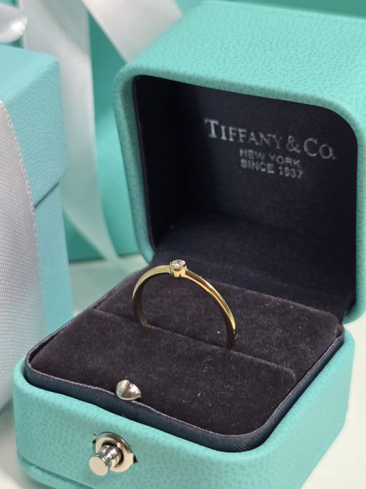 Золоте кільце з діамантами Tiffany