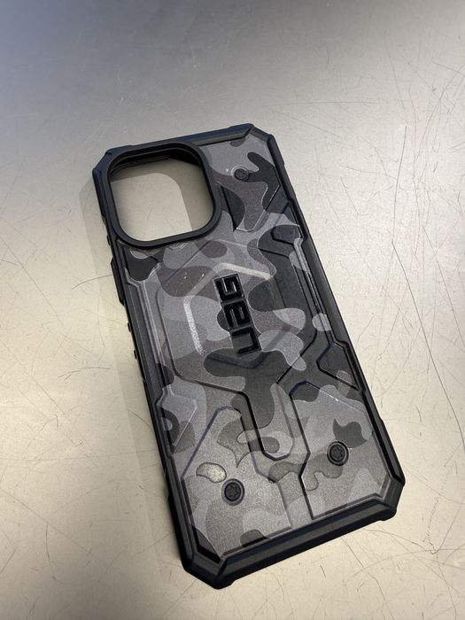 Чохол бренду UAG на 16 pro max