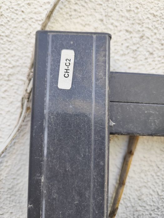 Portão de metal com chaves