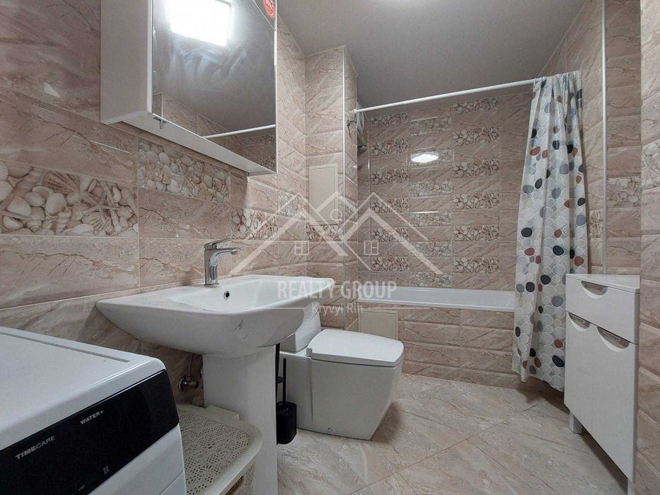 Продаж гарної 3к з ремонтом, меблями та технікою у ЦМ р-ні