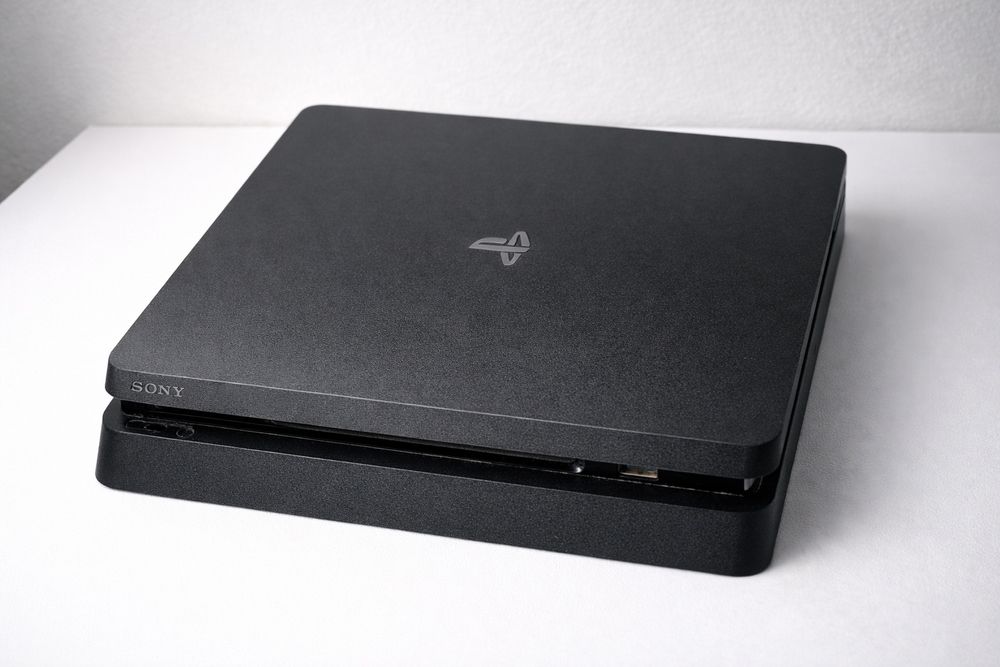 Sony PlayStation 4 Slim (PS4 Slim)