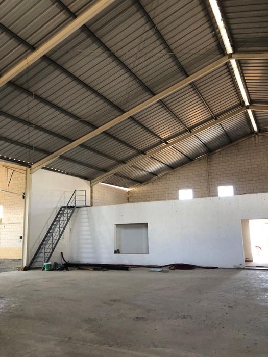 Arrenda-se Armazém Monforte