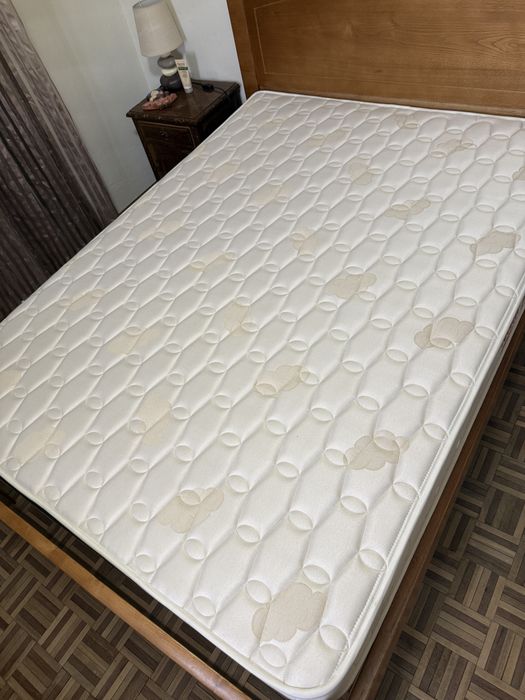 Cama e colchão 140x185