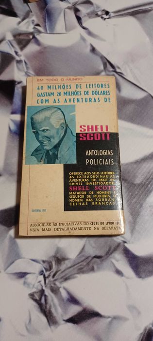 Livro _Antologias Policiais_ atribuído a Shell Scott