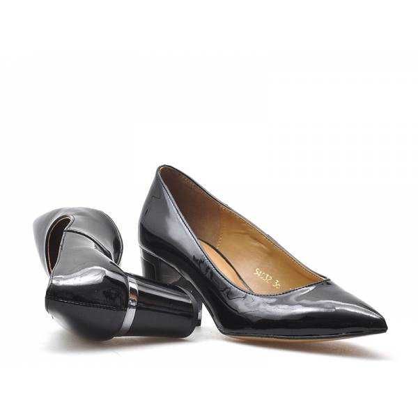 Buty skórzane Sagan  lakier  r. 38 Bardzo eleganckie