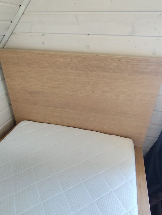 Łóżko 90x200 z materacem i stelażem