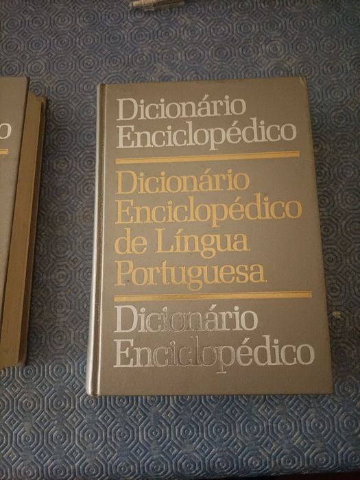 Dicionário enciclopédico de língua portuguesa